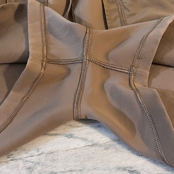 Lululemon On The Fly Short *Woven *2.5" - Picture 9 of 10